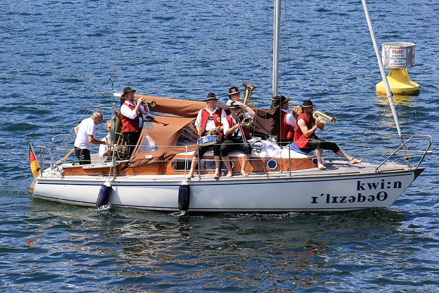 28圈在线：参与“F1票根联动”，上海嘉定13家商场销售额超1.1亿元.